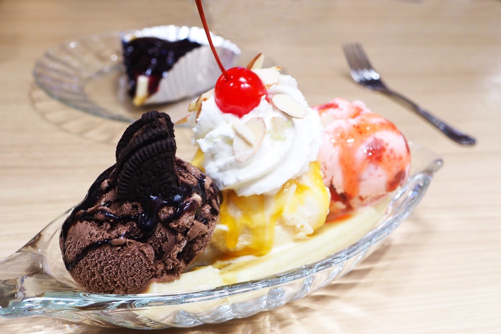 Banana Split With Cookie Crumbles
