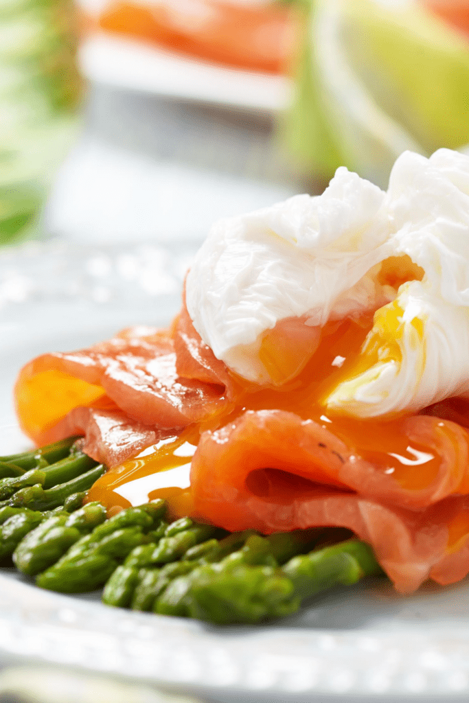 Smoked Salmon with Asparagus and Poached Egg