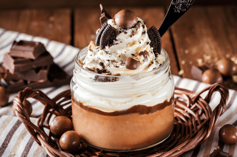 24 Easy Mason Jar Dessert Recipes