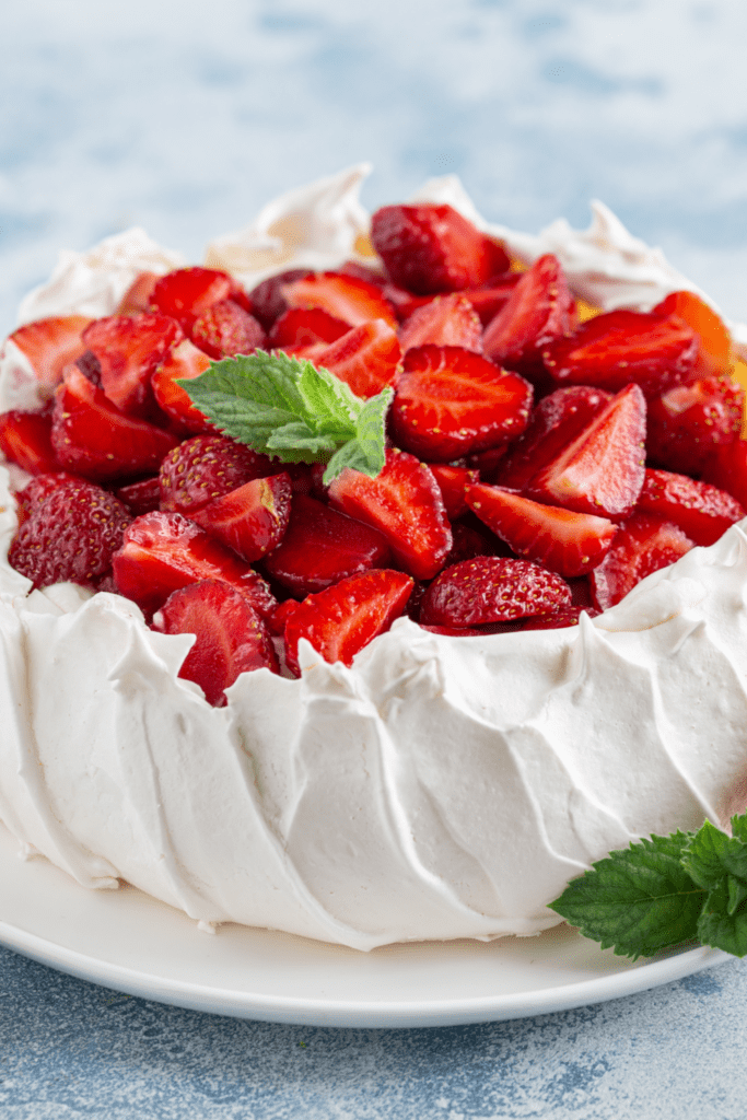 Pavlovan Cake with Strawberries