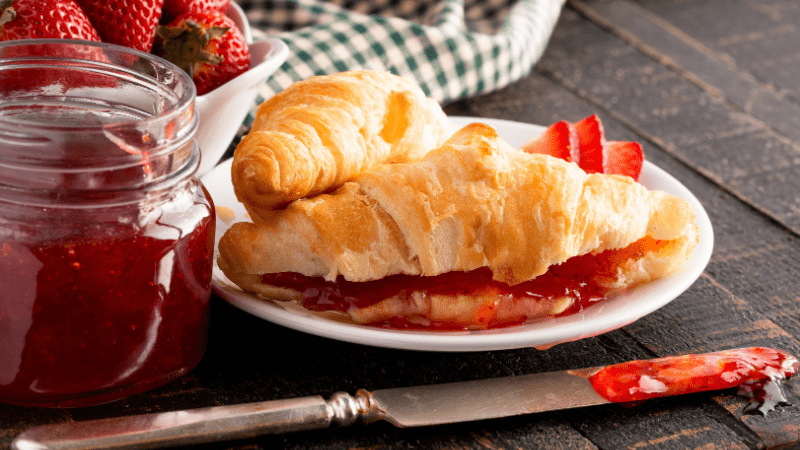 17 Best Crescent Roll Desserts (+ Easy Recipes)