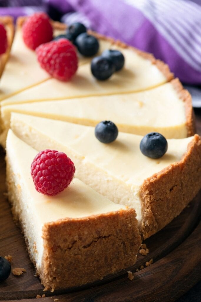Traditional Cheesecake with Berries