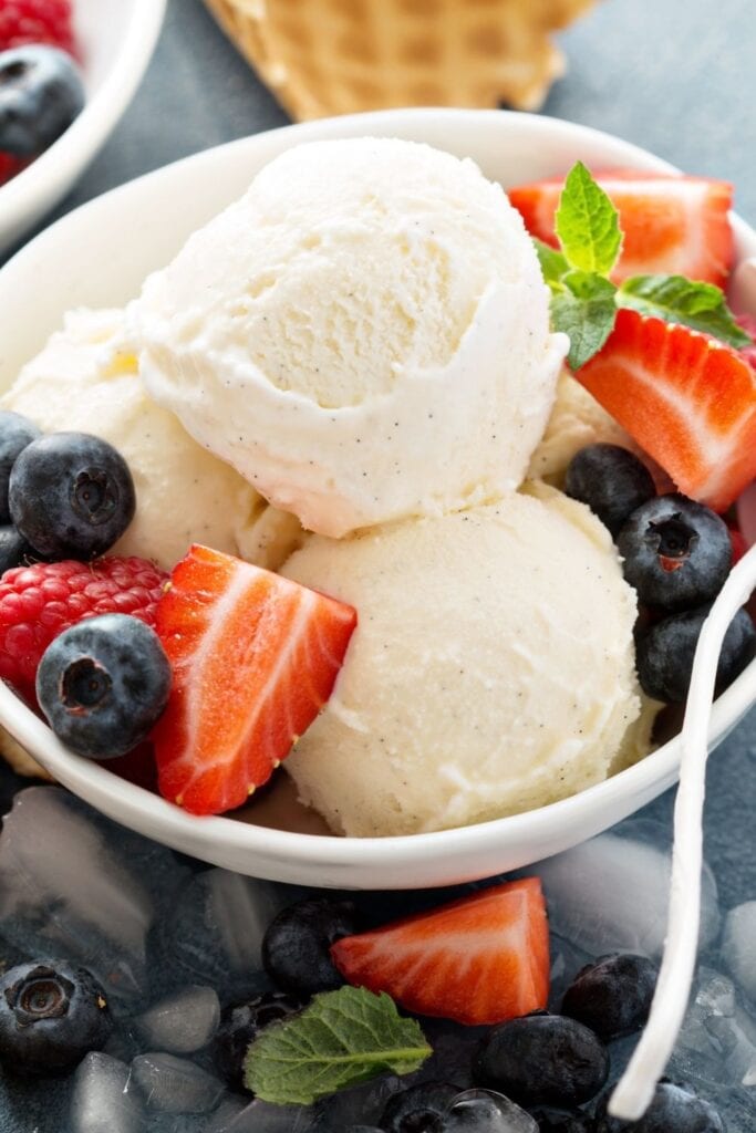 Vanilla Ice Cream with Berries