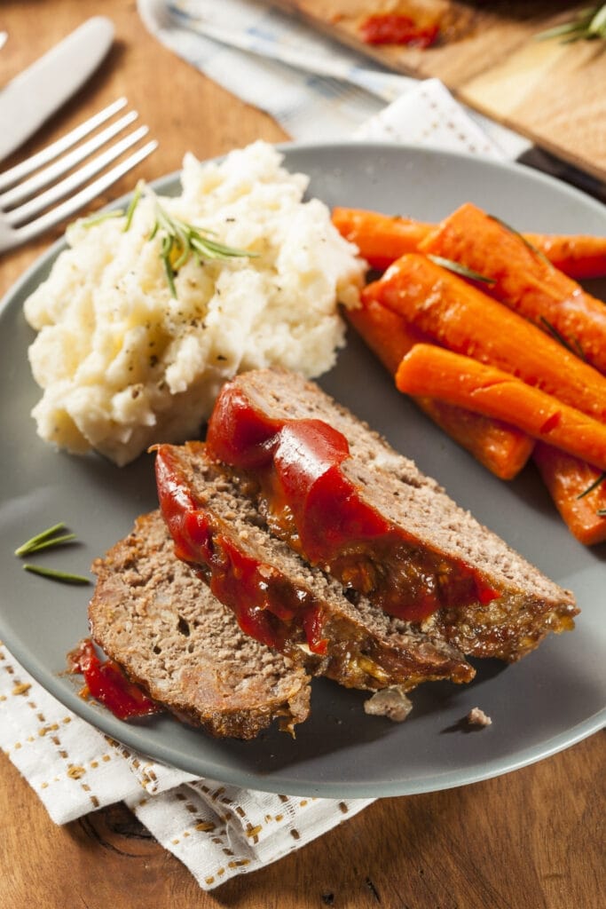Meatloaf with Mashed Potatoes and Carrots