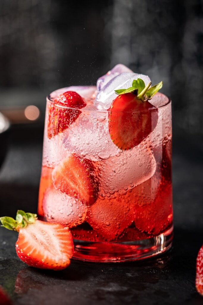 Cold Strawberry Mojito (A delicious summer cocktail)