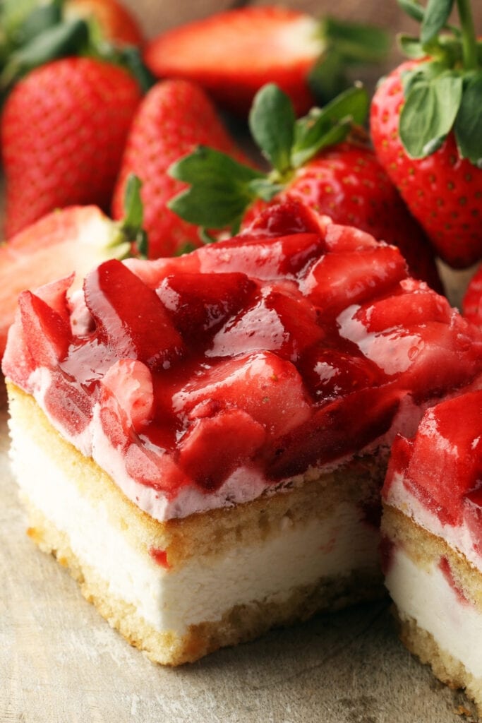 Strawberry Cake with Fresh Strawberries