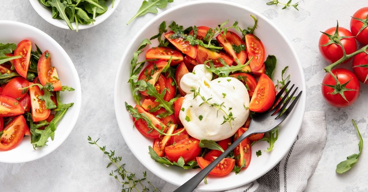 Appetizing Tomato and Burrata Salad with Arugula