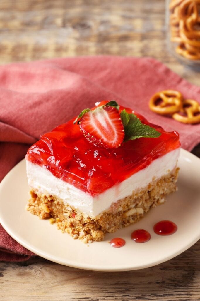 Delicious Strawberry Pretzel Salad