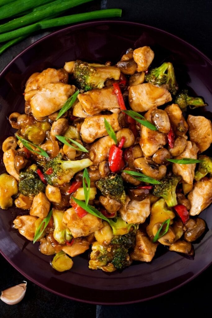 Stir Fry Chicken with Mushrooms, Broccoli and Peppers