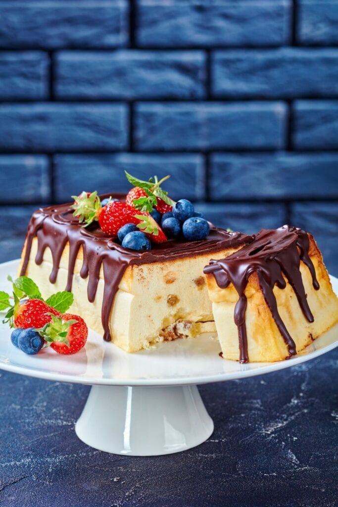 Cottage Cheese Cheesecake with Dark Chocolate and Berries