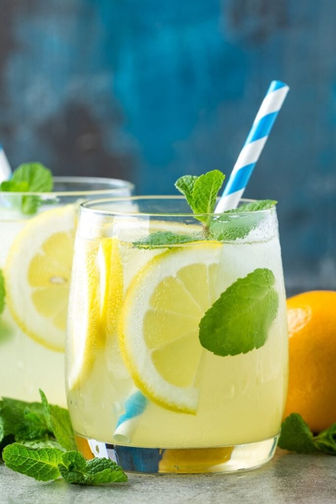 Refreshing Lemonade Mojito Cocktail