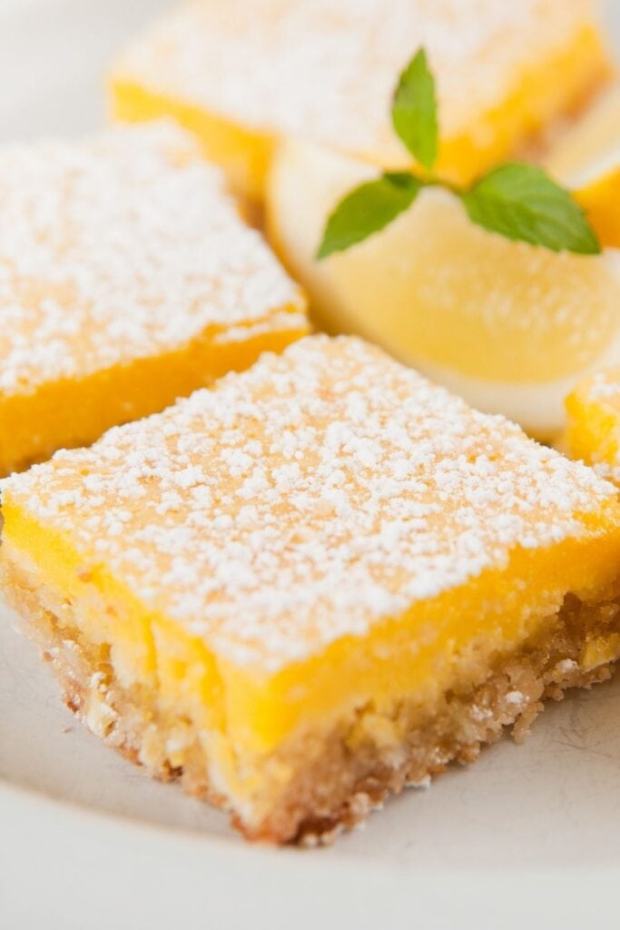 Homemade Lemon Bars with Powdered Sugar