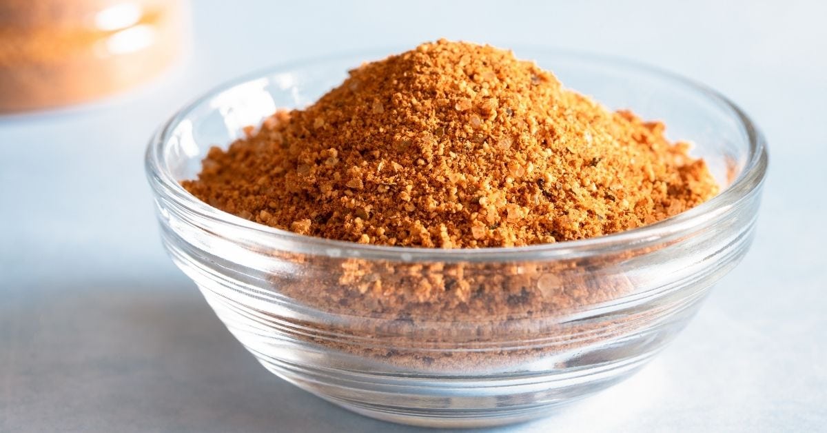 Dry Rub Seasoning in a Glass Bowl