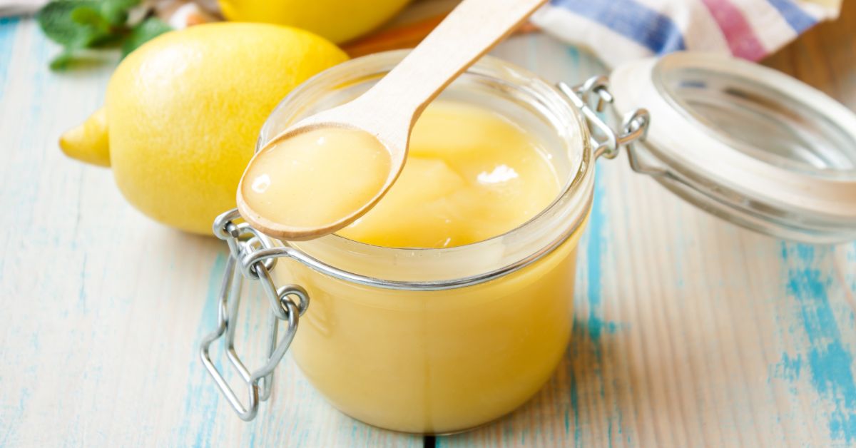 Homemade Lemon Fruit Curd with Fresh Lemons