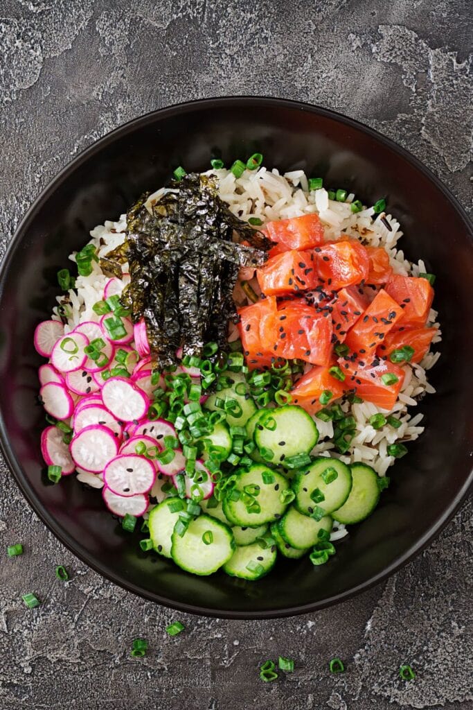 Salmon Poke Bowl with Seaweeds and Vegetables