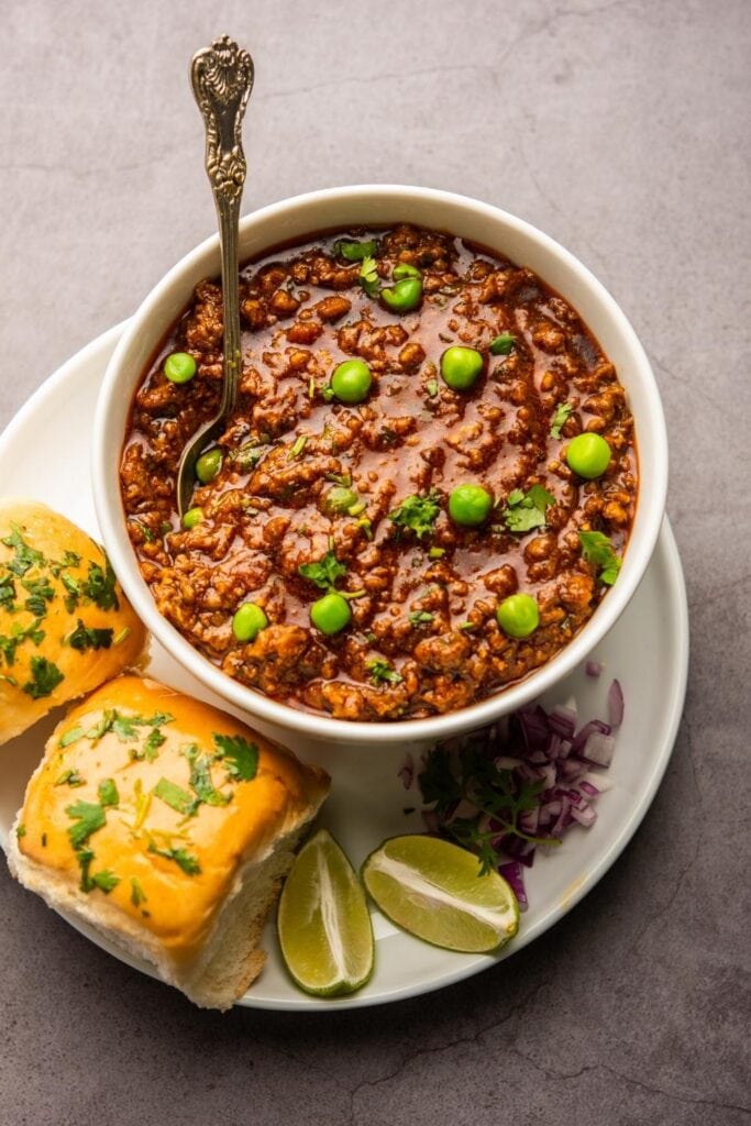 Keemar Matar or Indian Spicy Minced Meat with Green Peas and Bread