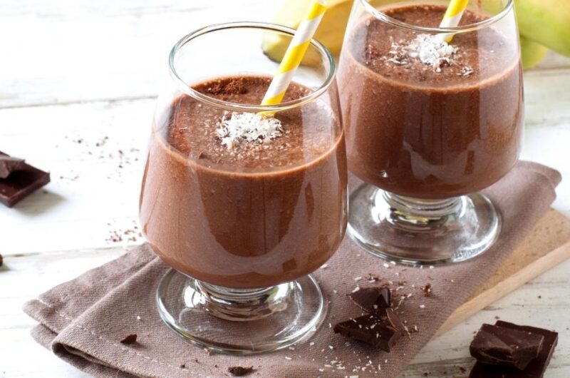 20 High Protein Smoothies (+ Easy Recipes for Weight Loss)