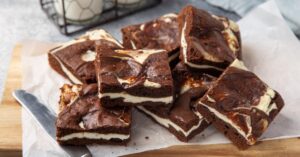 Sweet Homemade Low-Calorie Cheesecake Brownies