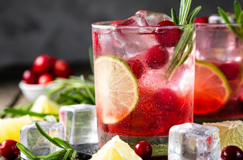 15 Best Cranberry Vodka Cocktails (+ Easy Recipes)