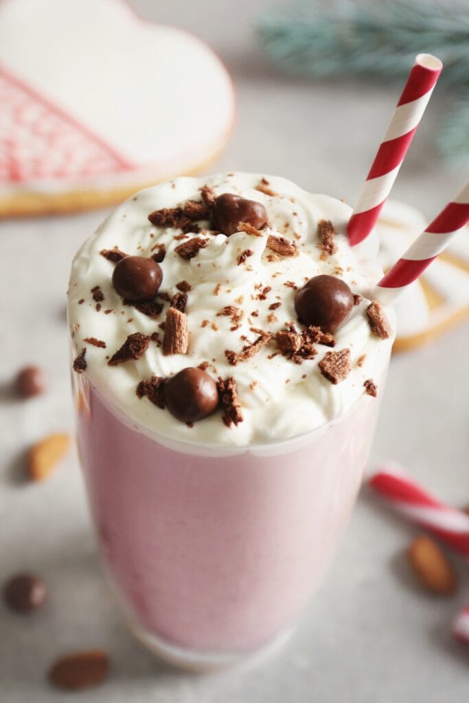 Refreshing Christmas Milkshake with Chocolates