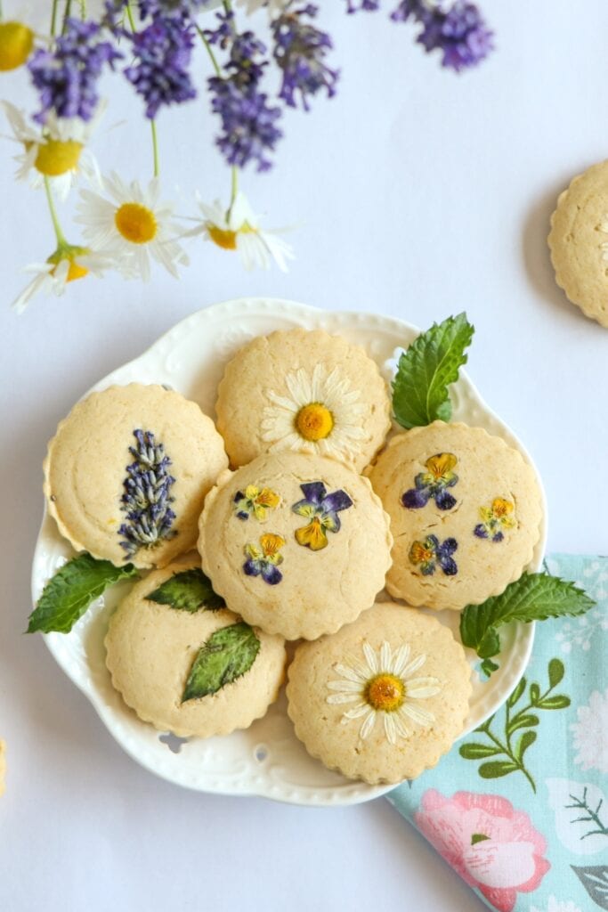 Sweet Cookies with Lavender, Camomile and Violet