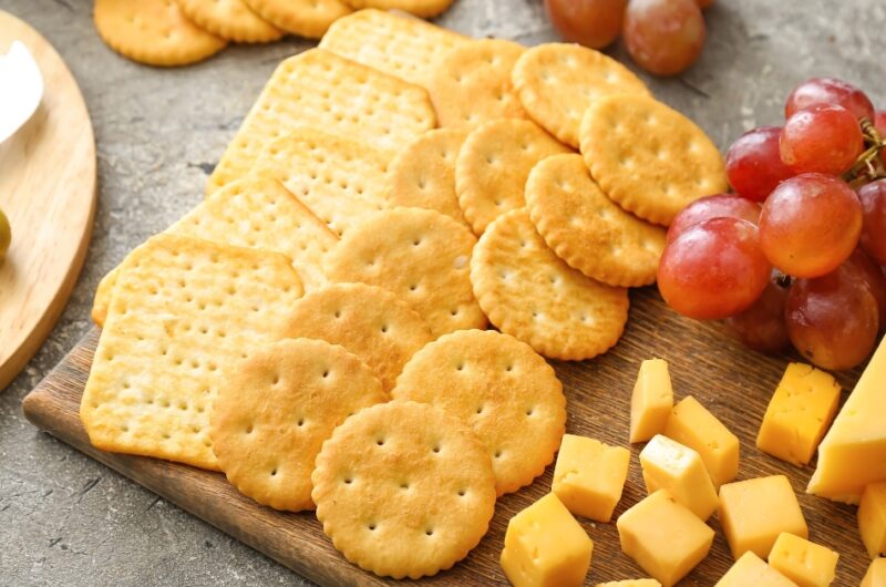 7 Best Crackers for Charcuterie Board