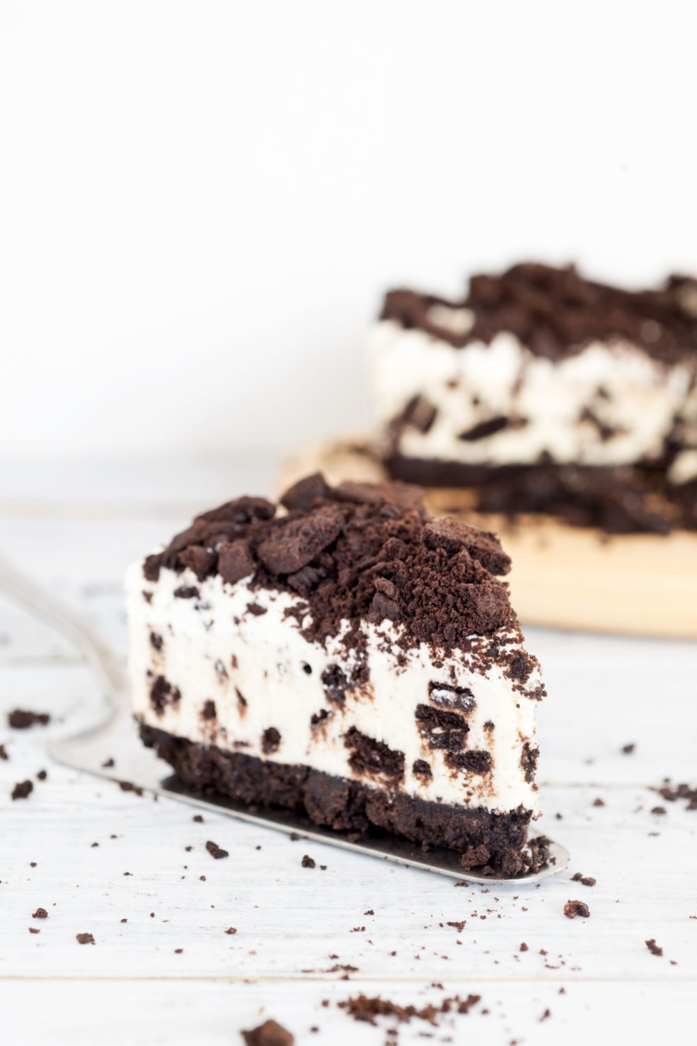 Philadelphia Oreo Cheesecake on wooden white table