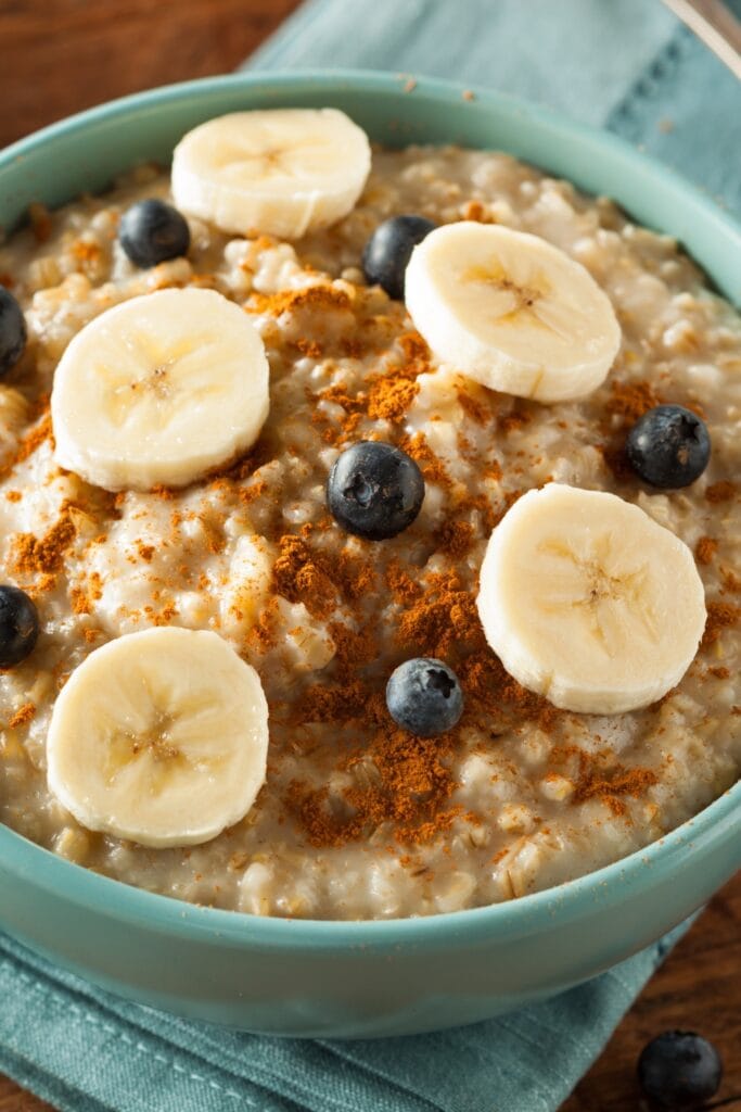 Healthy Steel Cut Oatmeal with Cinnamon, Bananas and Blueberries