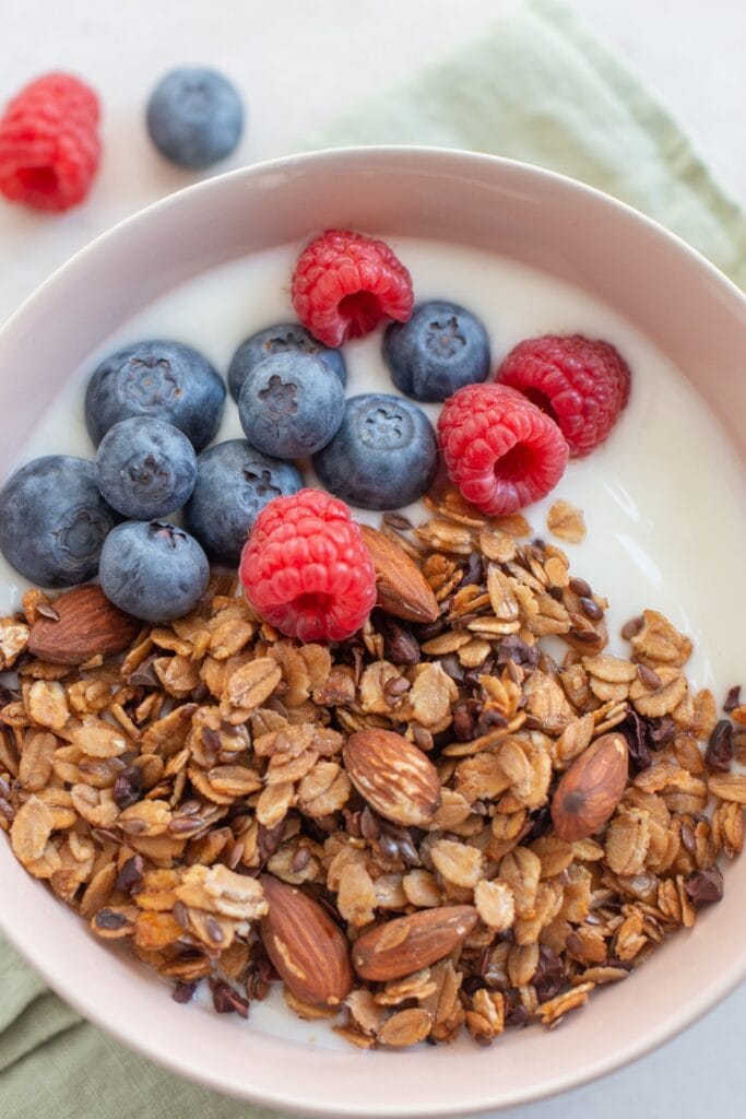 Granola Almond with Yogurt and Berries