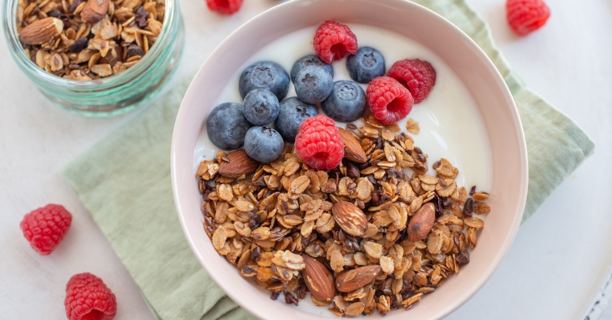 Granola Almond with Yogurt and Berries