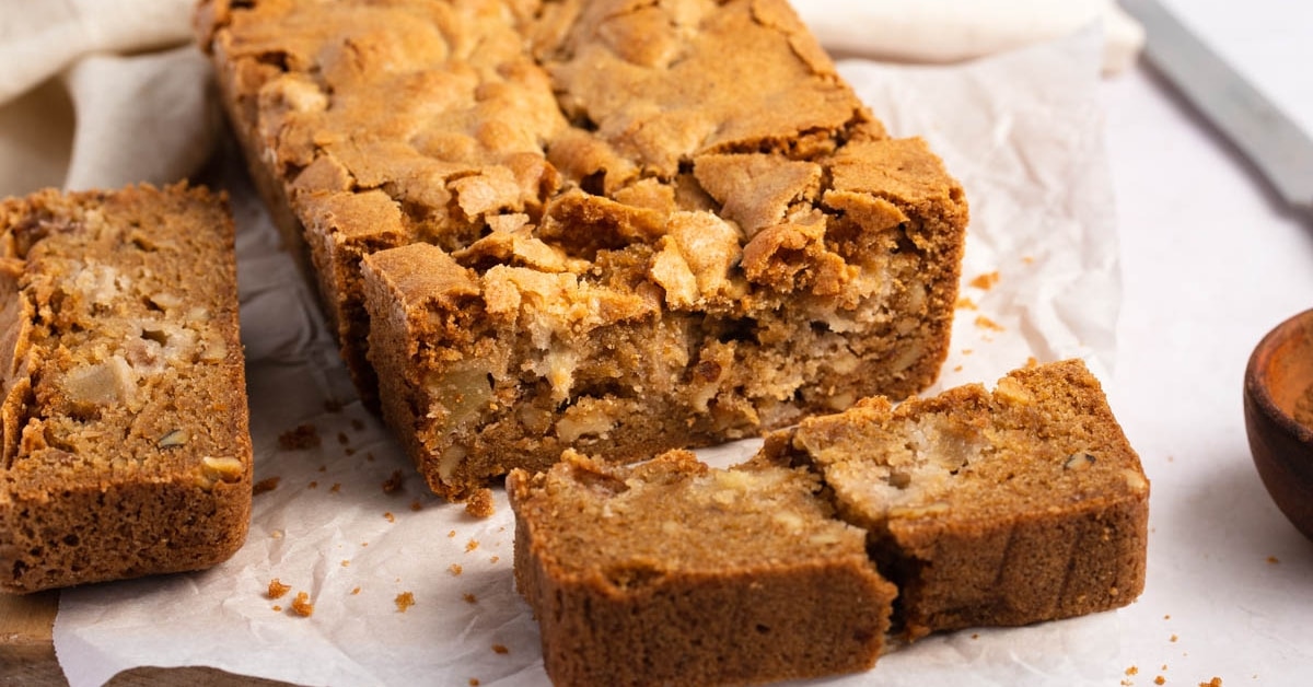 Homemade Apple Bread with Nuts and Cinnamon