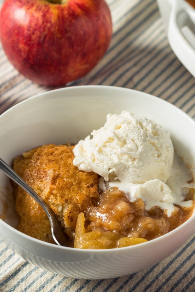Homemade Slow Cooker Apple Cobbler with Ice cream