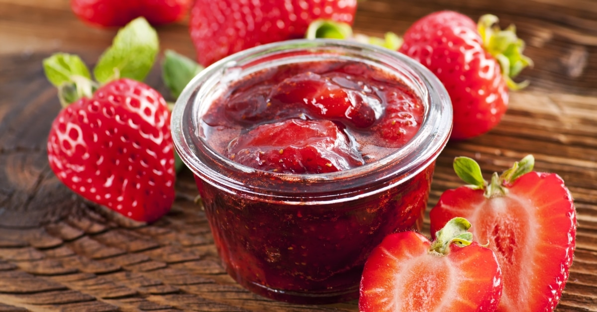 Strawberry Cake Filling with Fresh Strawberries