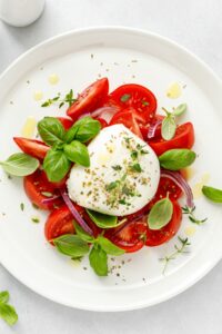 Caprese Salad with Tomatoes, Mozzarella and Basil