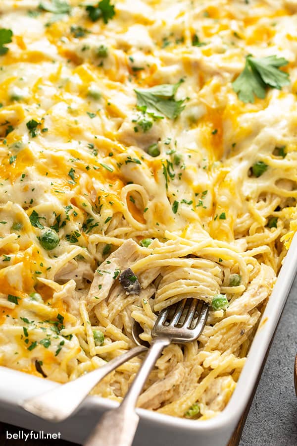 Cheesey Pasta Chicken in a Casserole with Creamy Sauce 