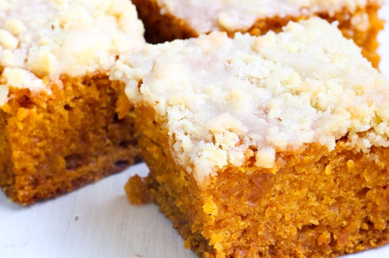 Easy Pumpkin Coffee Cake (With Crumb Topping)