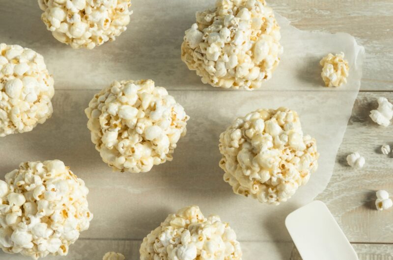 Easy Popcorn Balls (Old-Fashioned Recipe)