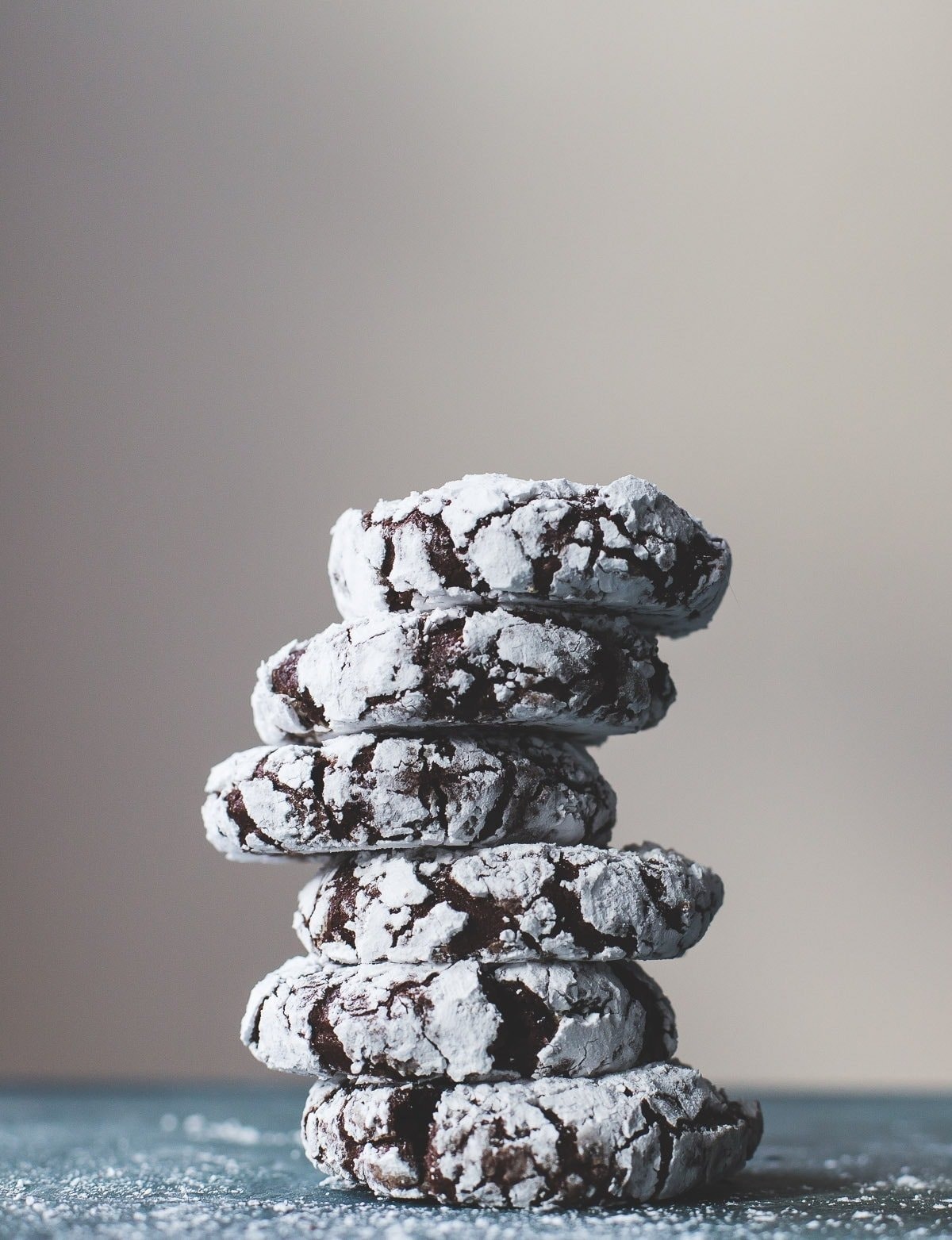 A pile of peppermint crinkles covered with powdered sugar.