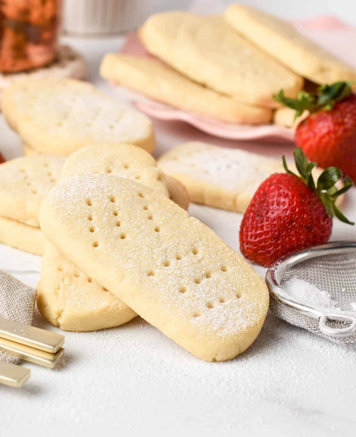 Shortbread cookies dusted with powdered sugar.