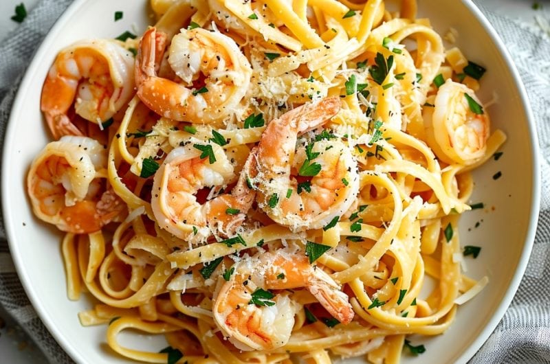 Easy Shrimp Linguine Recipe (With Garlic Butter)