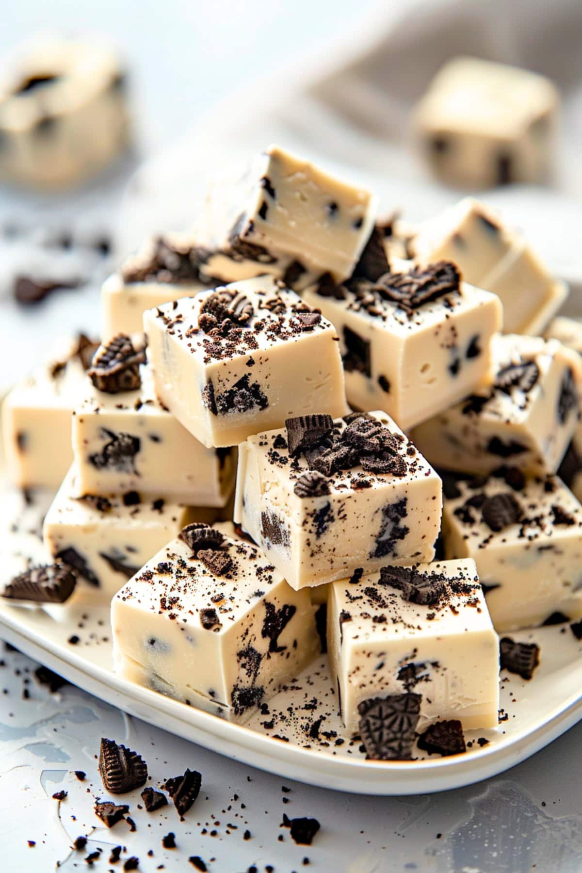 Bunch of Oreo fudge served in a square plate. 